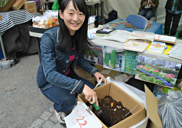 ベランダなどでも気軽にできるダンボールコンポスト