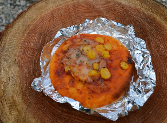 お昼には窯焼きのピザがふるまわれた