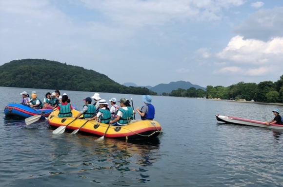 屈斜路湖では、カヌー競争や生きもの観察を行った